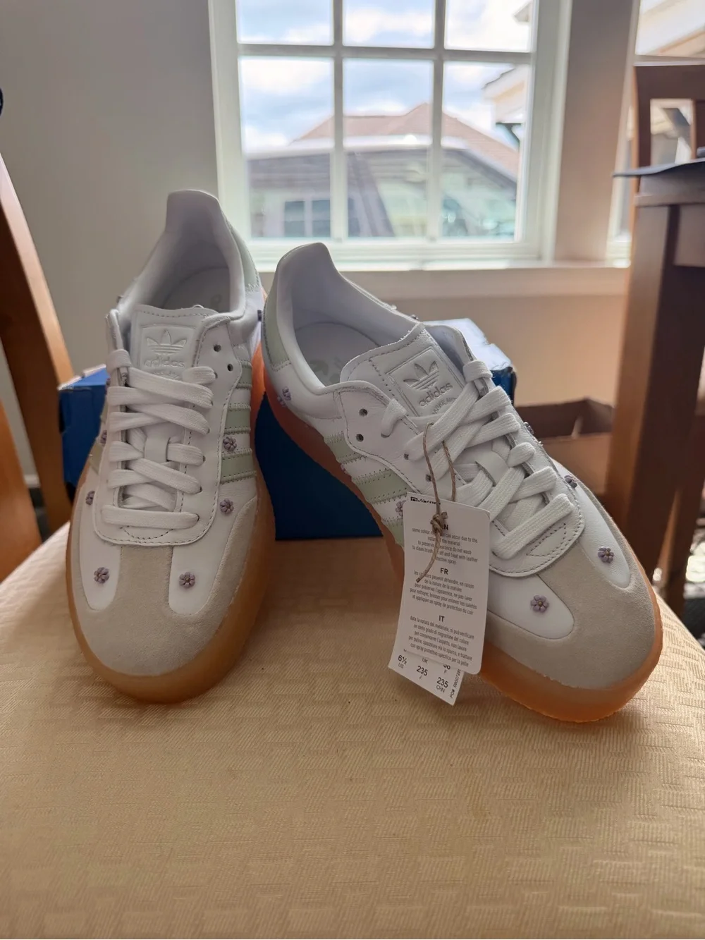 NWT Adidas Originals Floral Sneakers White Gum Sole Women’s 6.5 EU38 No Box